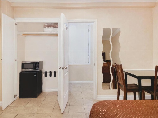 Nite Inn at Universal City - Walking Distance to Universal Studios Hollywood image 93